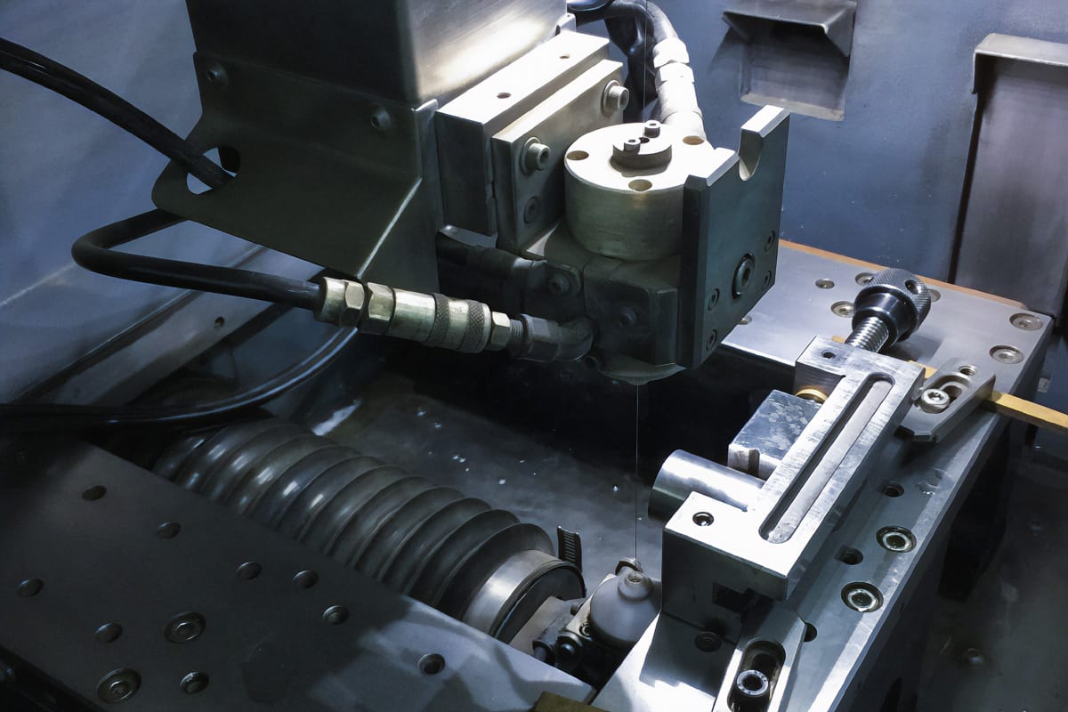 Perché l'elettroerosione a filo WEDM è fondamentale per la produzione di veicoli elettrici? CNC Partner Cncpartner